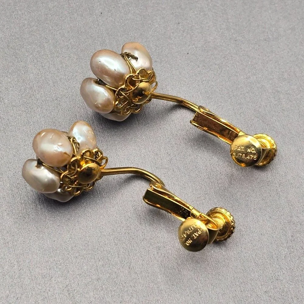 VTG Les Bernard Gold-Tone Screw Back Earrings Clustered Faux Pearls Signed - Picture 7 of 10